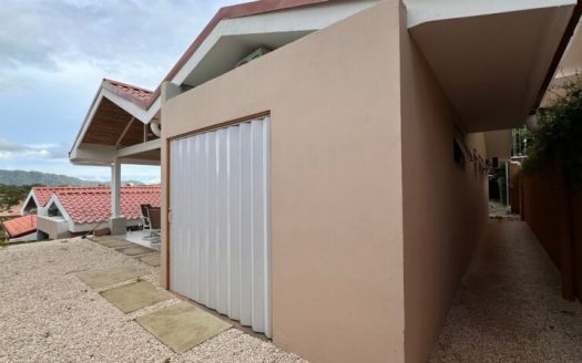 3 Bedroom Contemporary Home for Sale in Jaco Beach