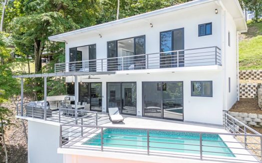 Modern and luxurious brand new house in Tarcoles