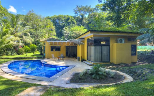 Delightful Tarcoles Creek Residence Near Beach