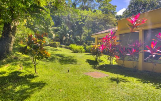 Delightful Tarcoles Creek Residence Near Beach